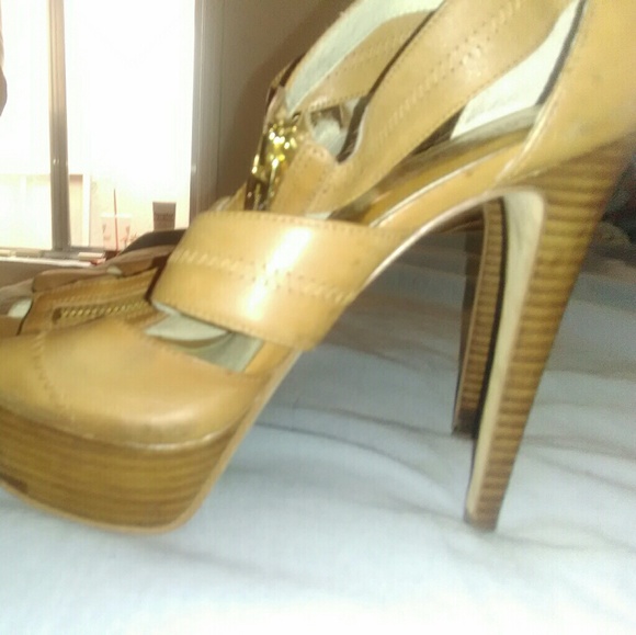 Heels - Picture 3 of 3